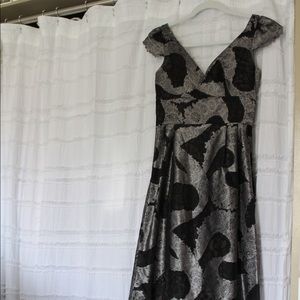Monique Lhuillier Black Silver Metallic Gown